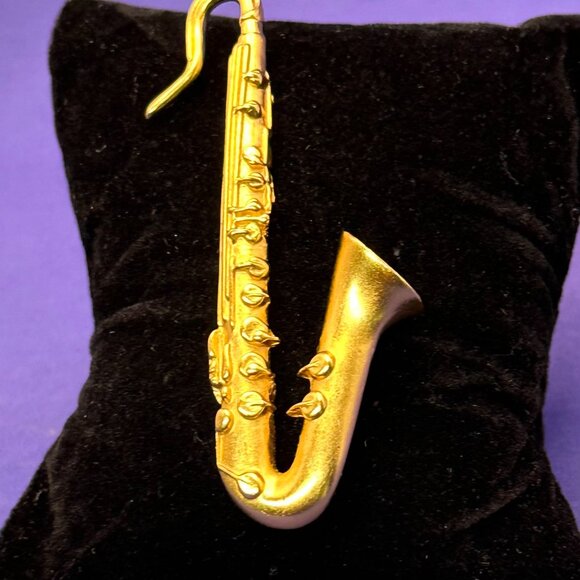 VTG Kenneth J. Lane Matte Gold-Tone Saxophone Brooch - Picture 2 of 11